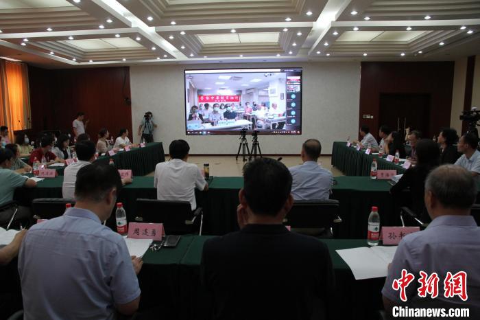 鲁台中华教育论坛“云端”举行,为两岸专家、学者提供交流平台。 吕妍 摄 鲁台中华教育论坛“云端”举行,为两岸专家、学者提供交流平台。 吕妍 摄