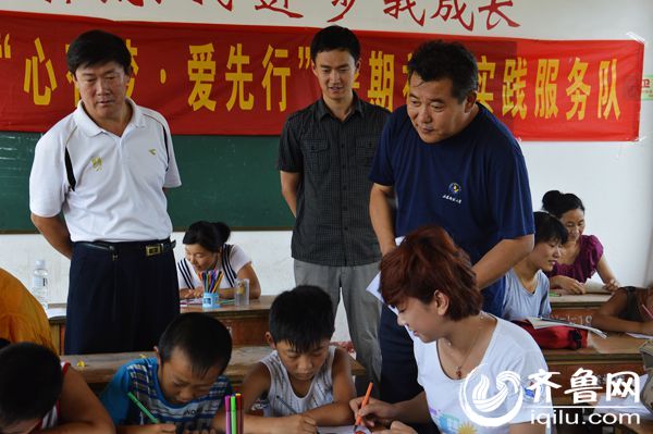 山师大美术学院第一书记教育先行