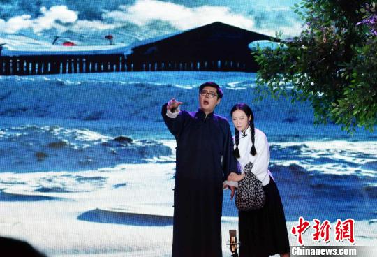 5月31日，由山东师范大学音乐学院师生自编自导自演的抗战题材歌剧《流亡曲》全国首演在山东师大千佛山校区大礼堂举行。图为，剧照。　秋歌　摄