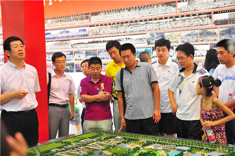 历社学院98级校友参观长清新校区