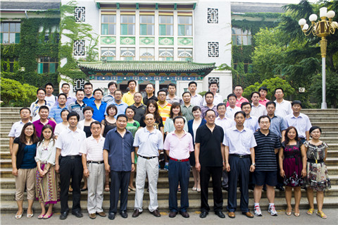 历社学院领导与98级校友合影留念