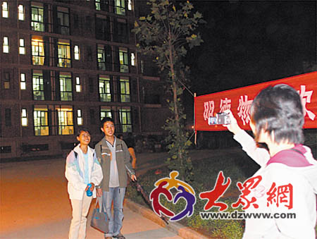 4000学生星夜大搬家