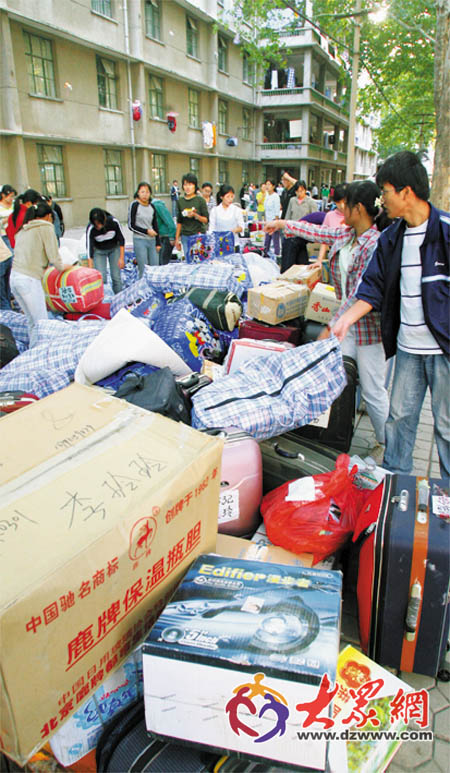 4000学生星夜大搬家