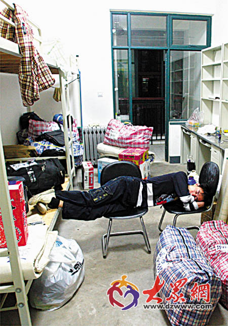 4000学生星夜大搬家